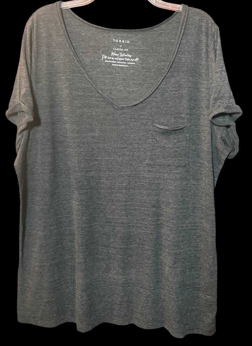 TORRID CLASSIC FIT GRAY SHORT SLEEVE V-NECK TEE SIZE 2X (18-20)